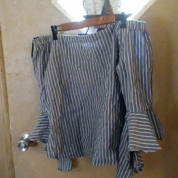 Fashion Web Tops - NWT Fashion Web Off Shoulder Top